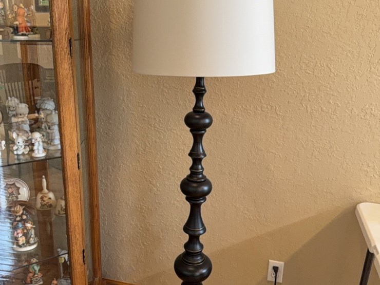 modern-day-floor-lamp,-new-condition-image-1