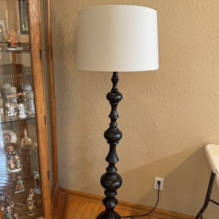 Modern day Floor lamp, new condition