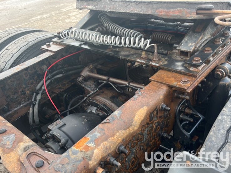 2018-freightliner-cascadia-113-image-22