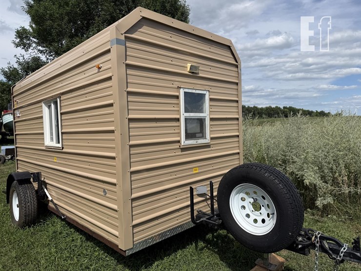 dak-shack-portable-fish-house-image-2