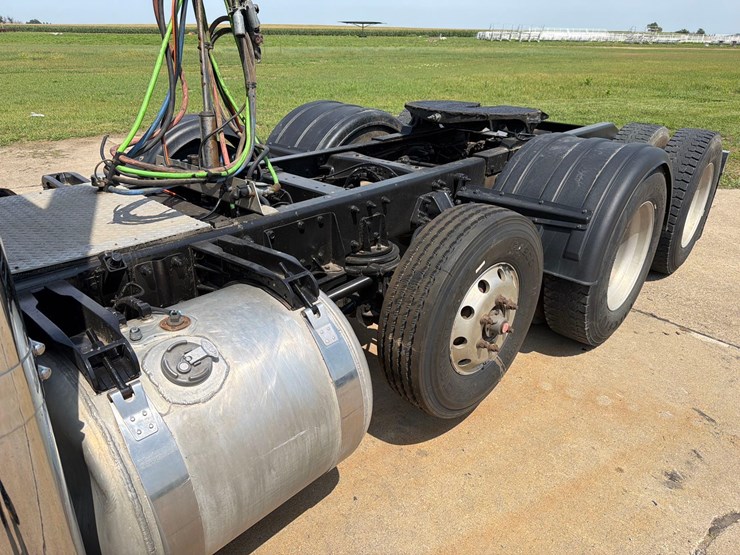 2007-peterbilt-379-image-22