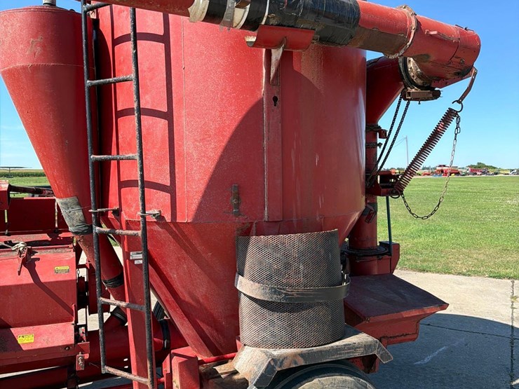 case-ih-1250-image-25