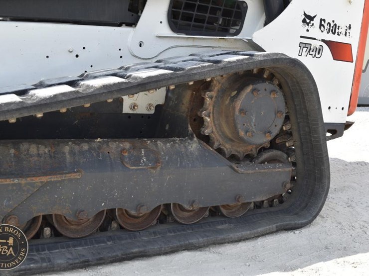 2016-bobcat-t740-image-65