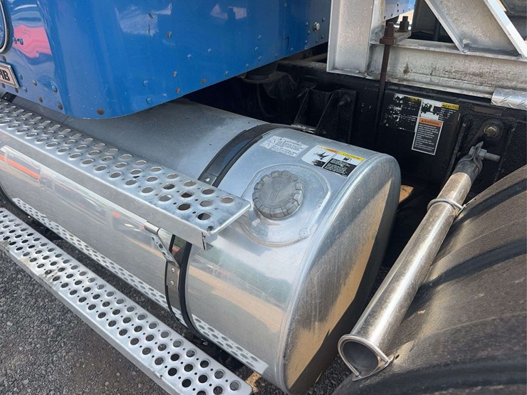 2012-kenworth-t800-image-8