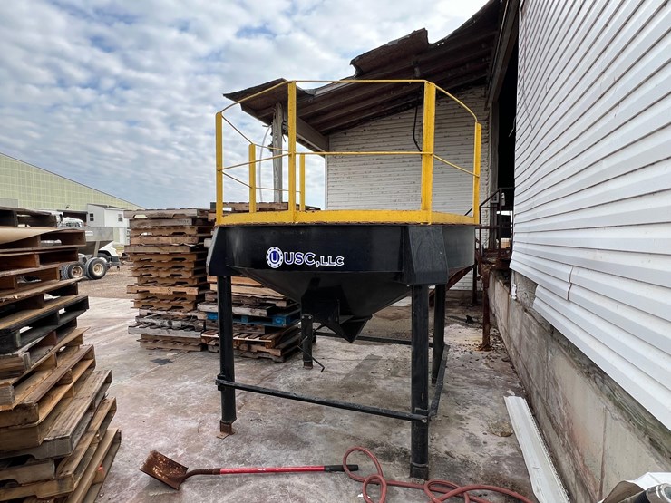 usc-800-seed-treater-with-guardrails-and-screen-image-51