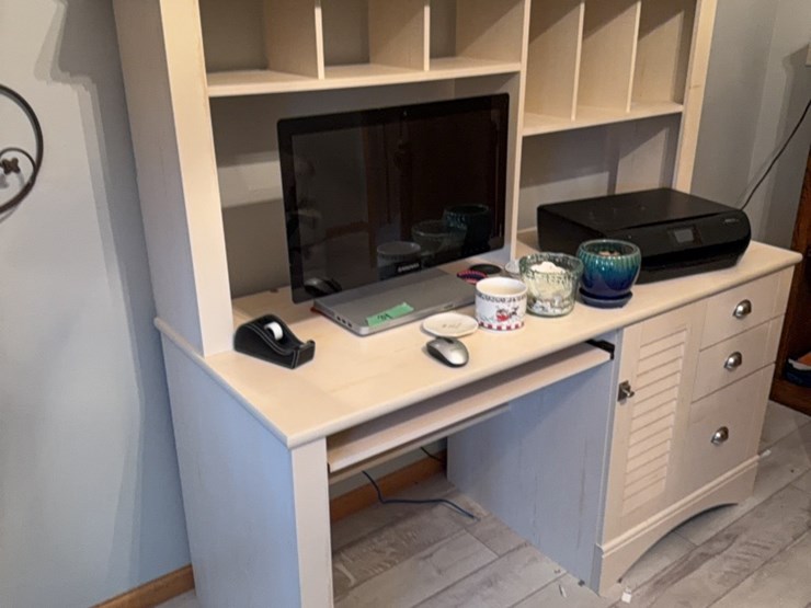 large-office-desk,-nice-shape,-modern-color-image-9