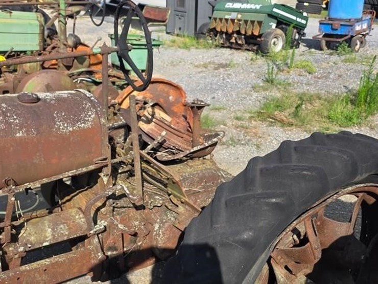 farmall-f14-tractor-(not-running)-image-13