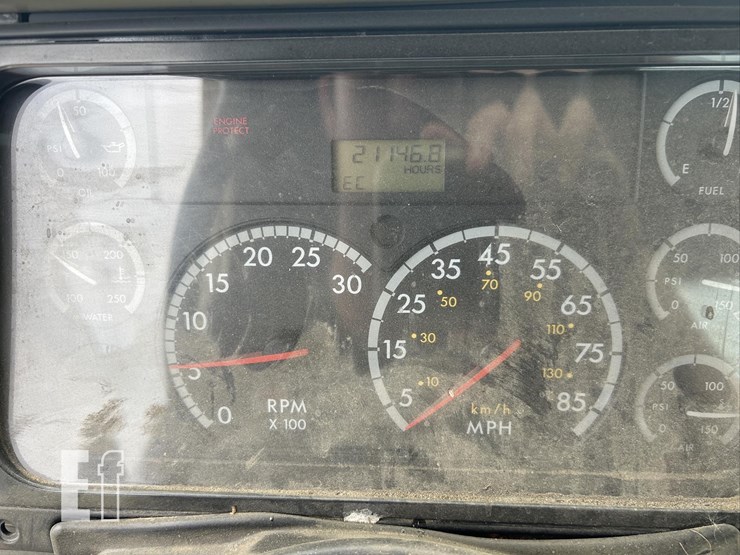 2005-freightliner-columbia-120-image-36