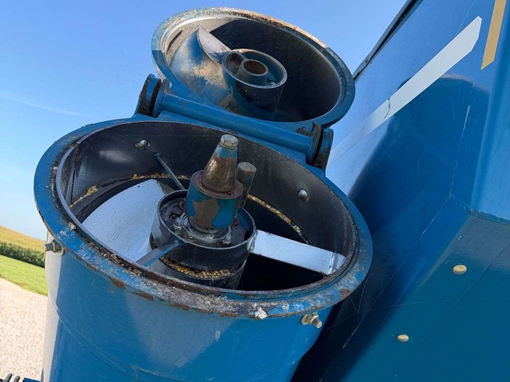 2002-kinze-1050-image-15