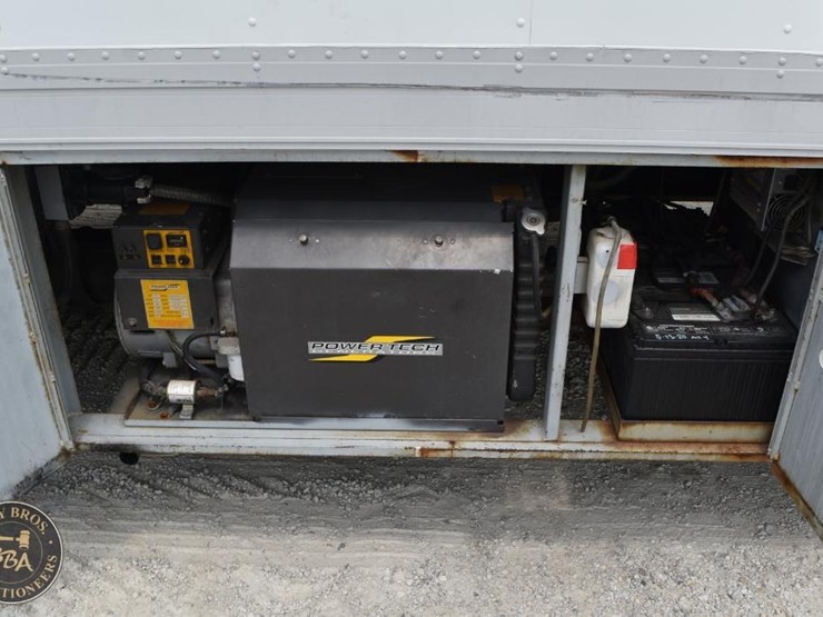2011-freightliner-cascadia-113-image-64