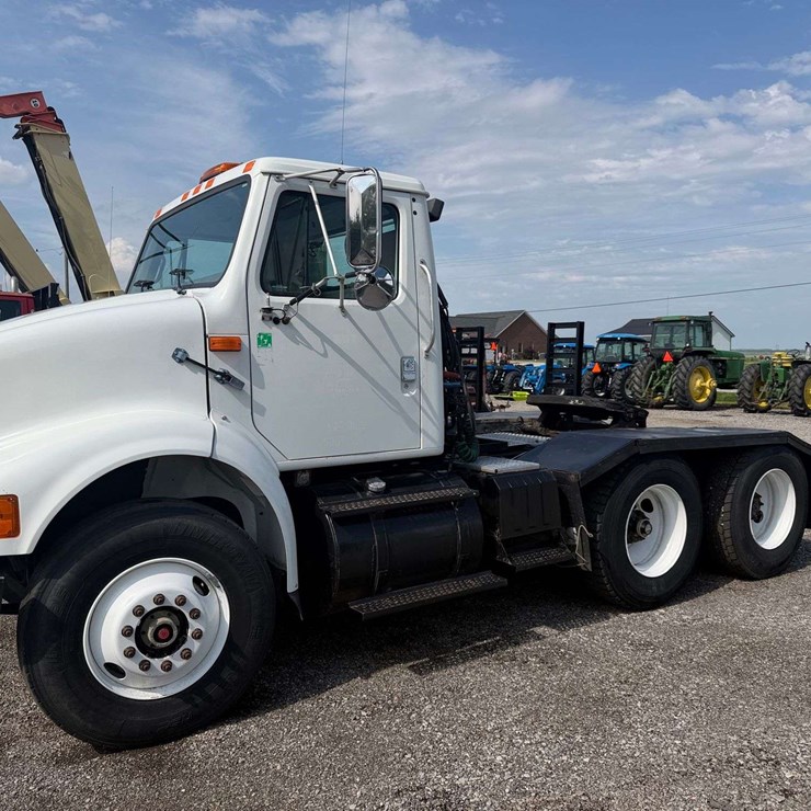 1999 INTERNATIONAL 8100