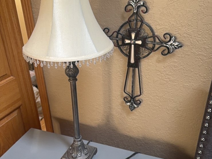 matching-set-of-two-lamps,-also-included-is-decorative-cross-and-2-clock-radios-image-1
