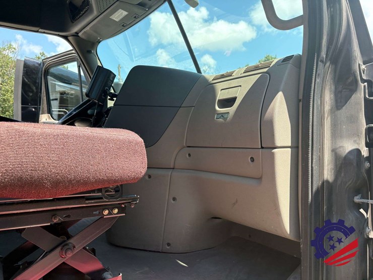 2016-freightliner-cascadia-113-image-74