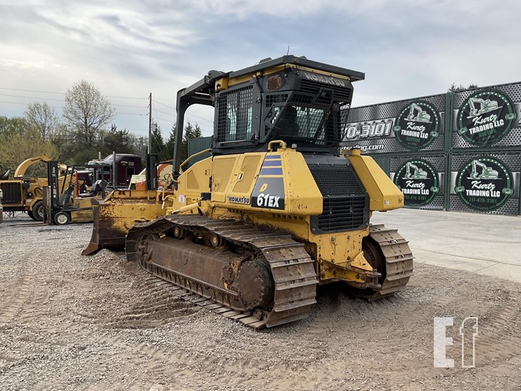 2015-komatsu-d61ex-23-image-2