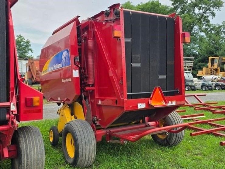 new-holland-br7060-image-3