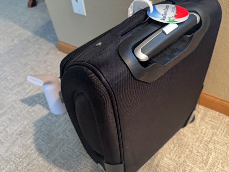 wrinkle-remover-and-like-new-travelon-pull-type-suitcase-image-10