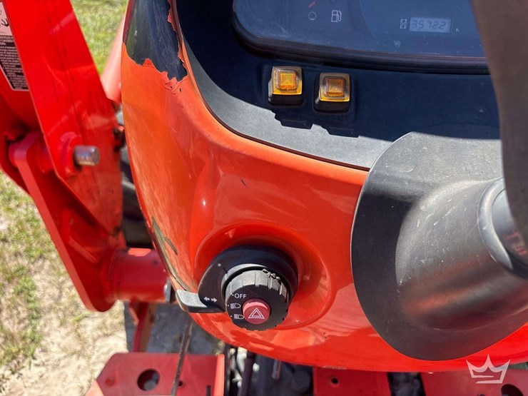 2021-kubota-l4701d-image-23