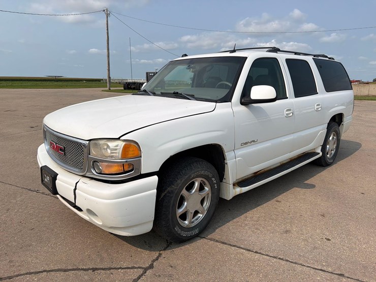 2005-gmc-yukon-denali-image-1