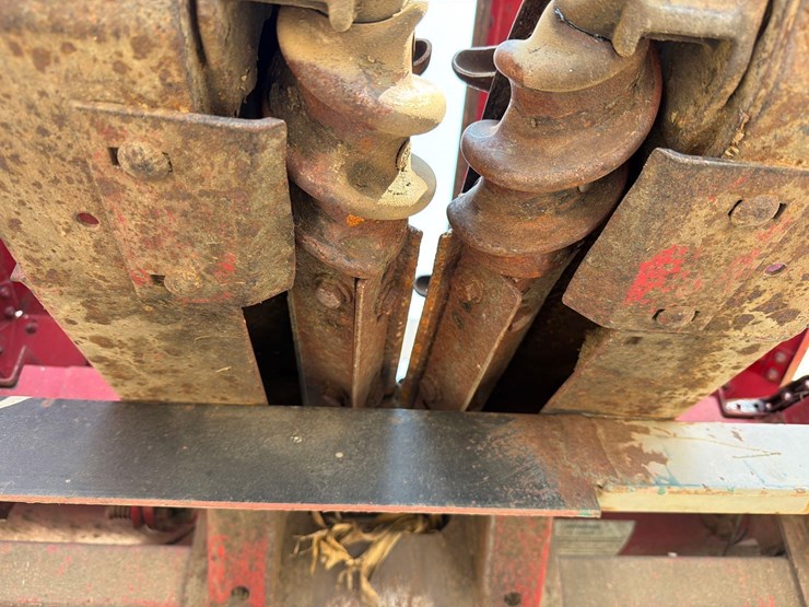 case-ih-1063-image-36