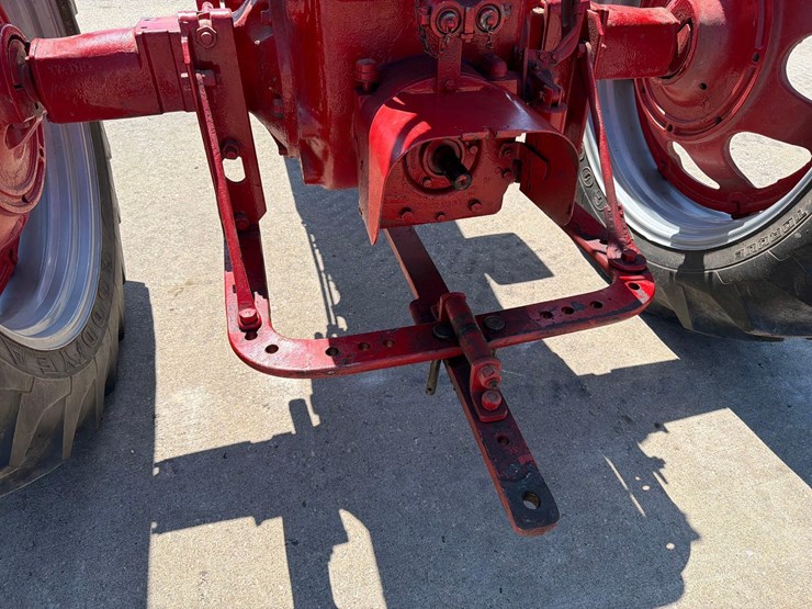 farmall-400-tractor-image-6