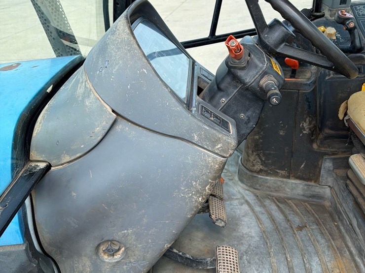 new-holland-8560-image-32