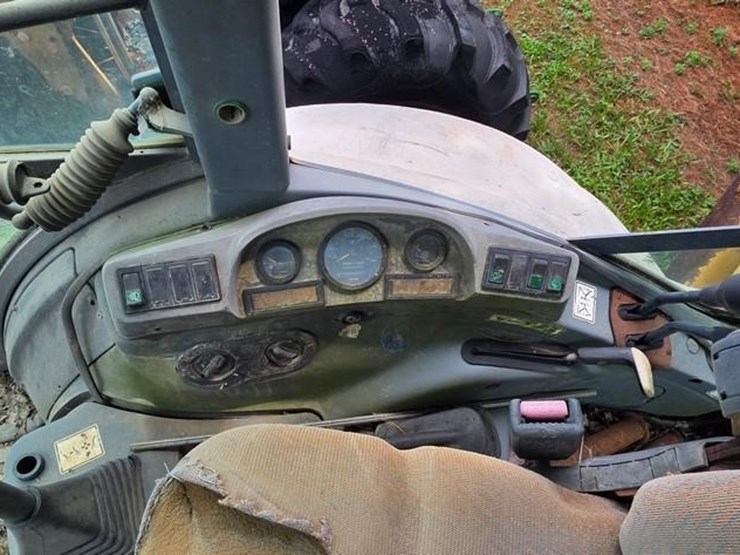 new-holland-555e-image-45