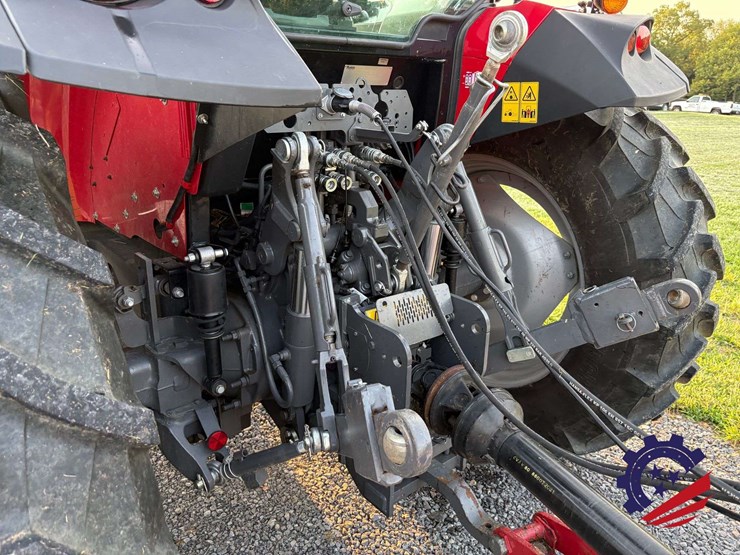 2023-massey-ferguson-5711-image-23