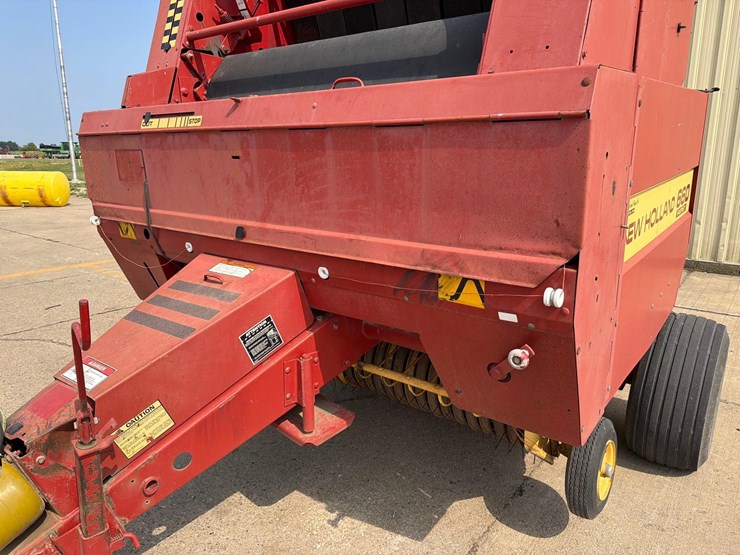 new-holland-660-image-12