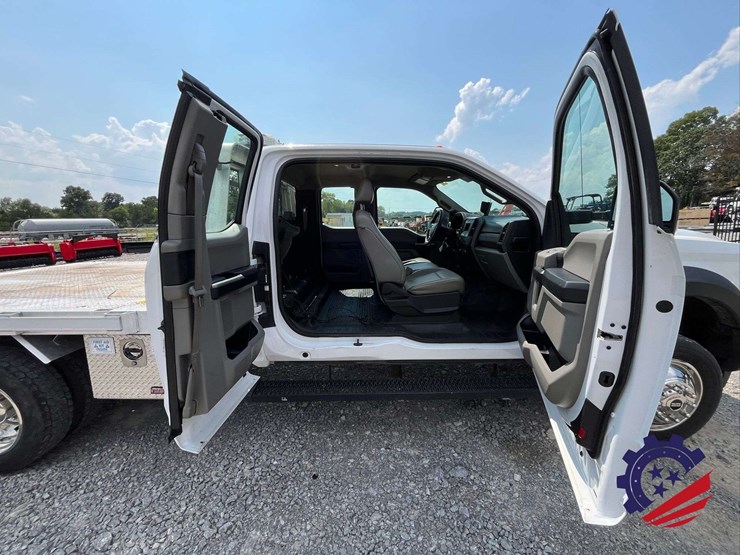 2017-ford-f550-xl-image-40
