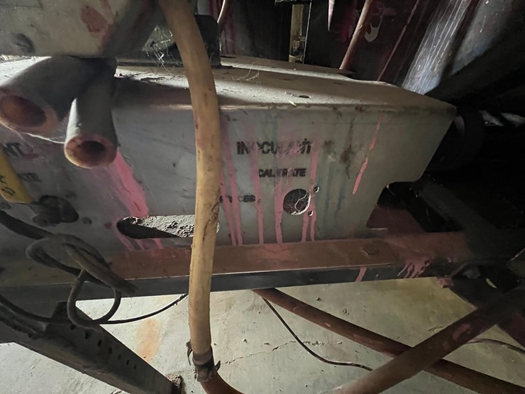 usc-800-seed-treater-with-guardrails-and-screen-image-18