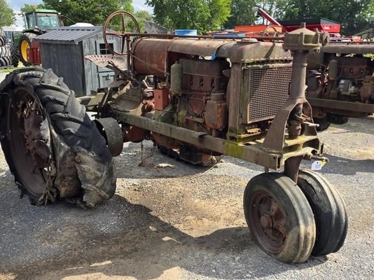 farmall-f20-tractor-(not-running)-image-1