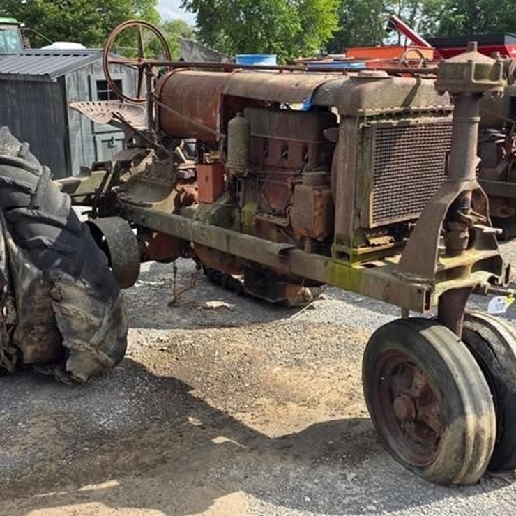 FARMALL F20 TRACTOR (NOT RUNNING)