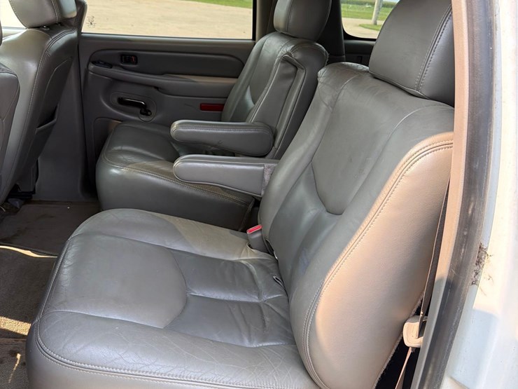 2005-gmc-yukon-denali-image-26