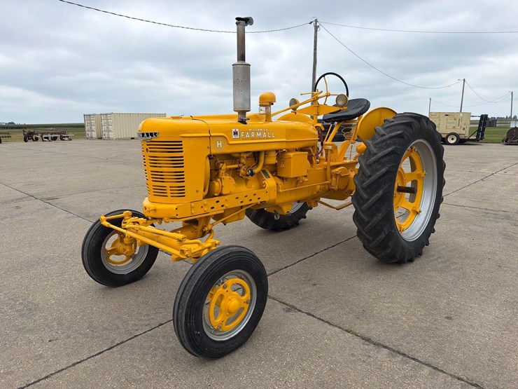 farmall-h-tractor-image-1