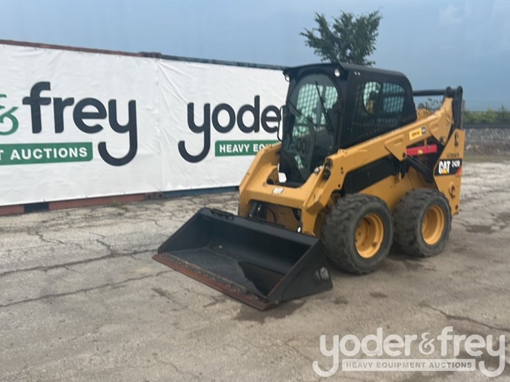 2019-caterpillar-242d-image-2