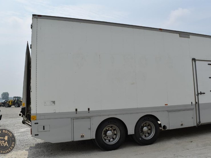 2011-freightliner-cascadia-113-image-7