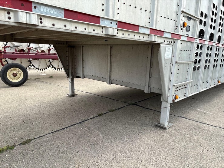 2014-wilson-livestock-trailer-image-43