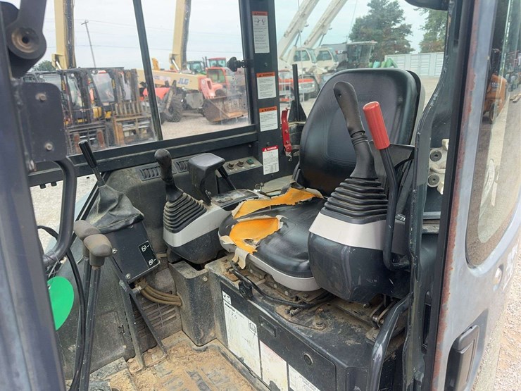 komatsu-pc35mr-image-9