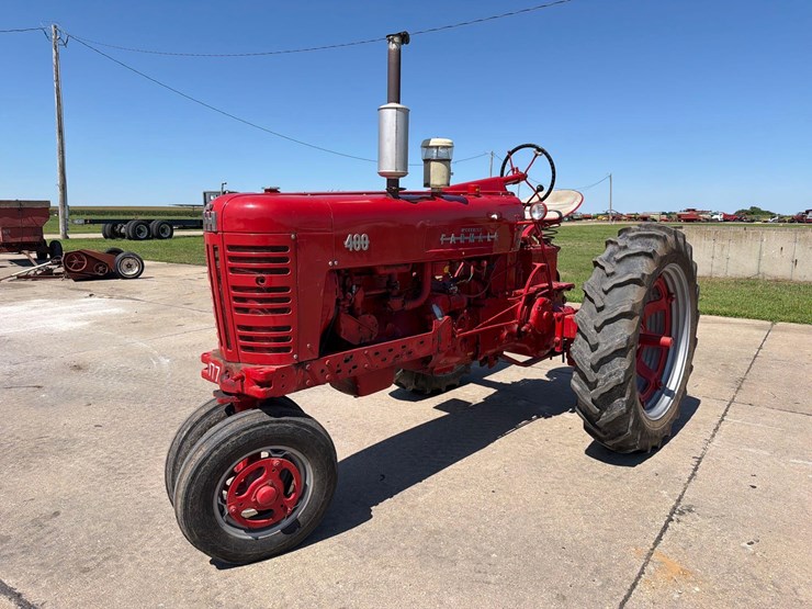 farmall-400-tractor-image-1