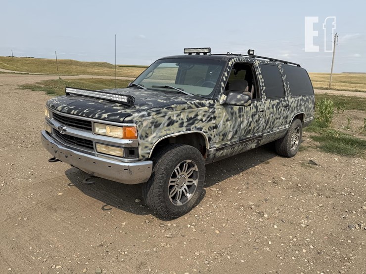 1999-chevrolet-suburban-image-1