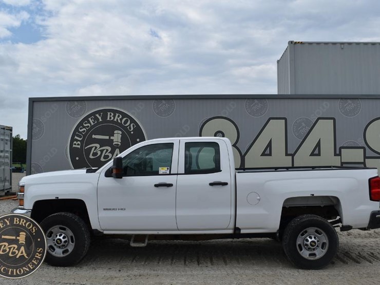 2018-chevrolet-silverado-2500hd-image-2
