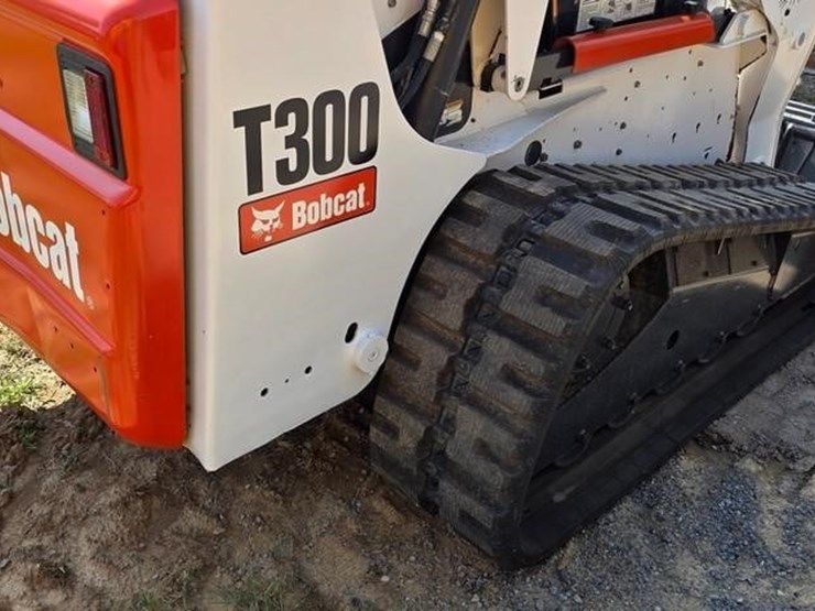 2010-bobcat-t300-image-18