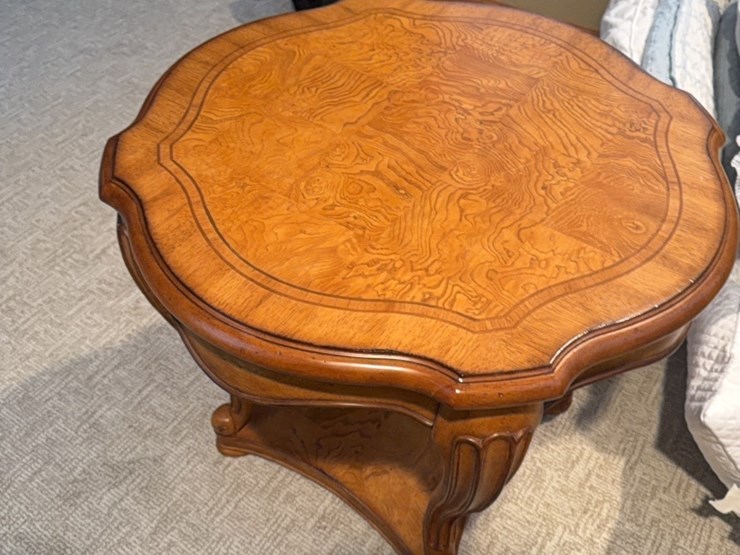 end-table,-nice-shape-image-9