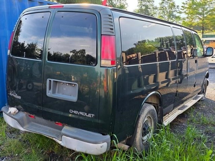 2001-chevrolet-express-3500-image-4
