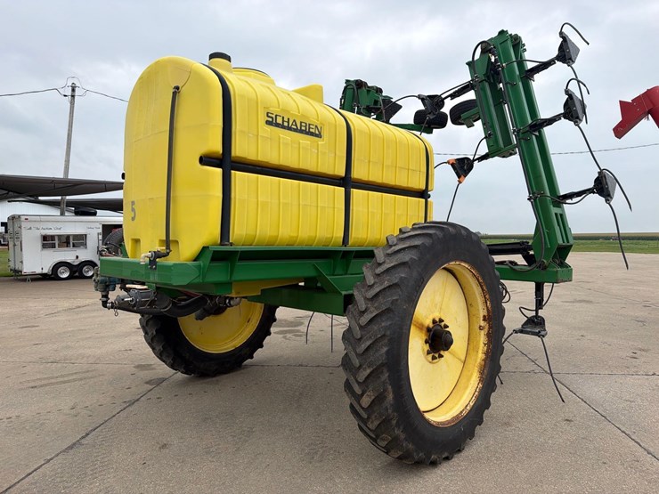 schaben-1500-gallon-pull-type-tool-bar-applicator-image-4