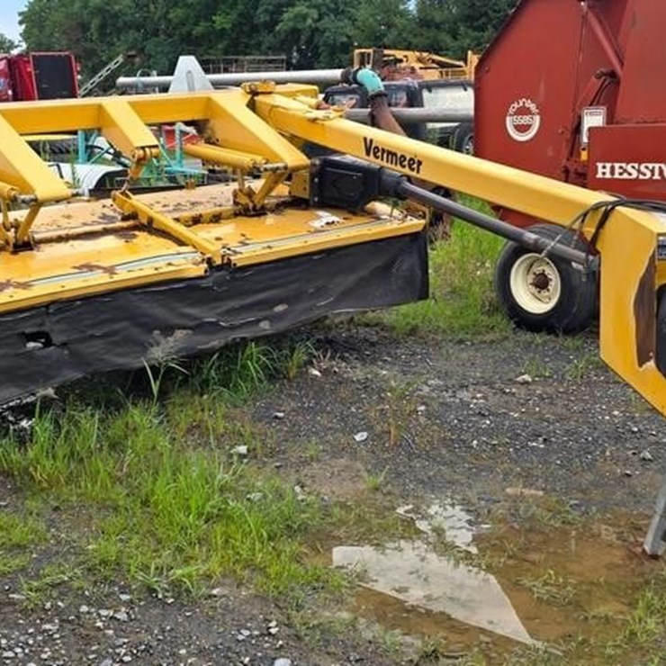 2003 VERMEER MC840