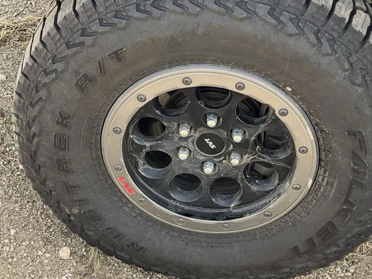 2014-ford-f150-raptor-image-15
