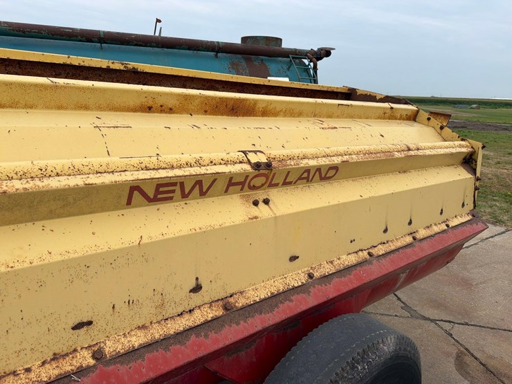new-holland-365-manure-spreader-slinger-image-9