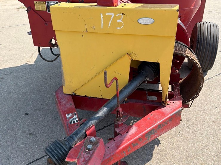 new-holland-358-image-16
