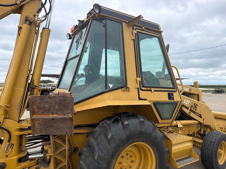 caterpillar-416-image-22